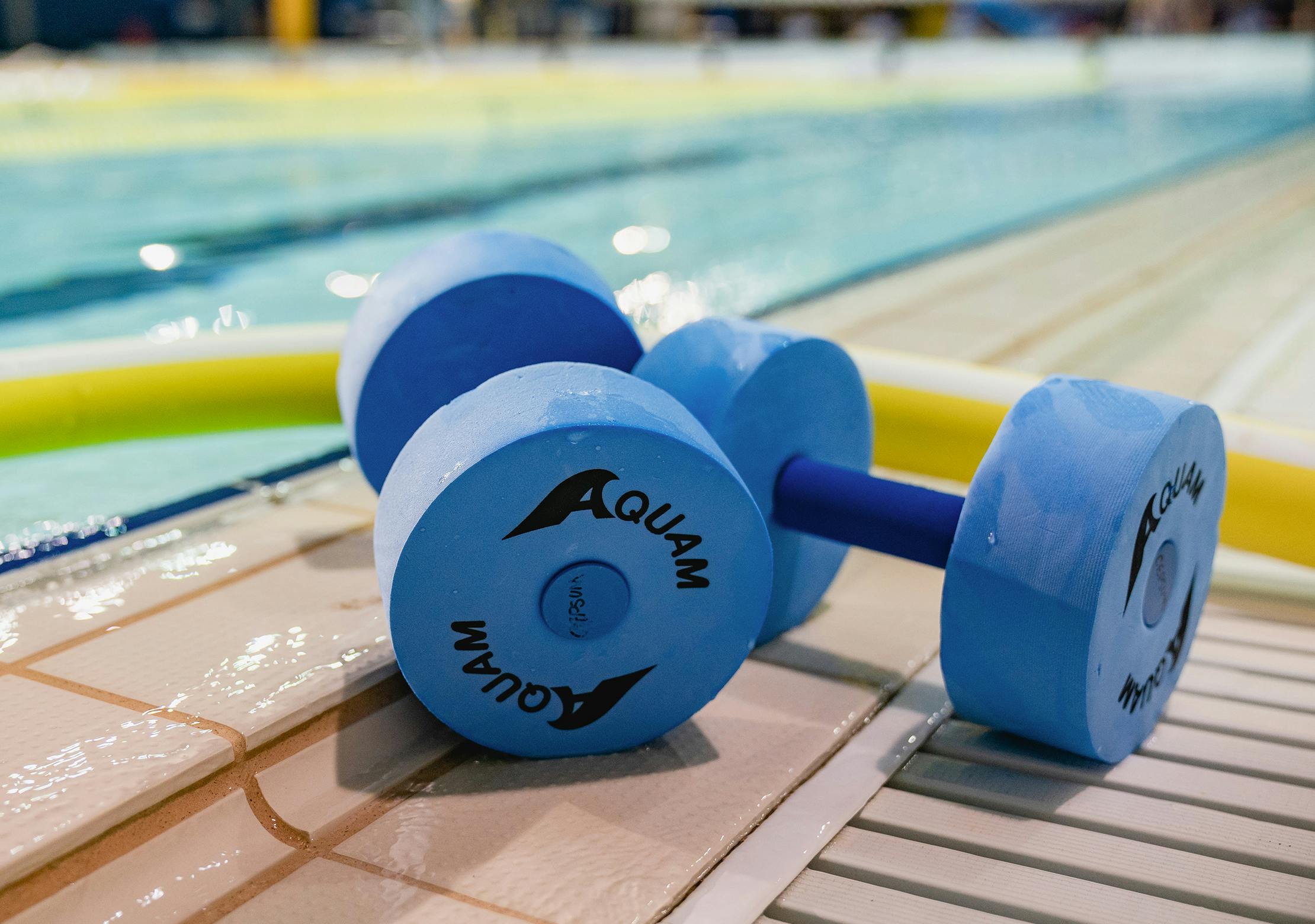 Aquaforme en eau peu profond - Conditionnement physique en piscine CEPSUM
