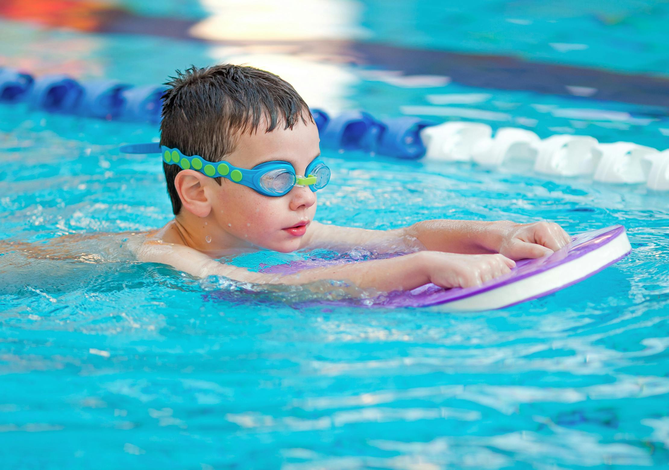 Cours natation initiation pour les 6 à 9 ans | CEPSUM