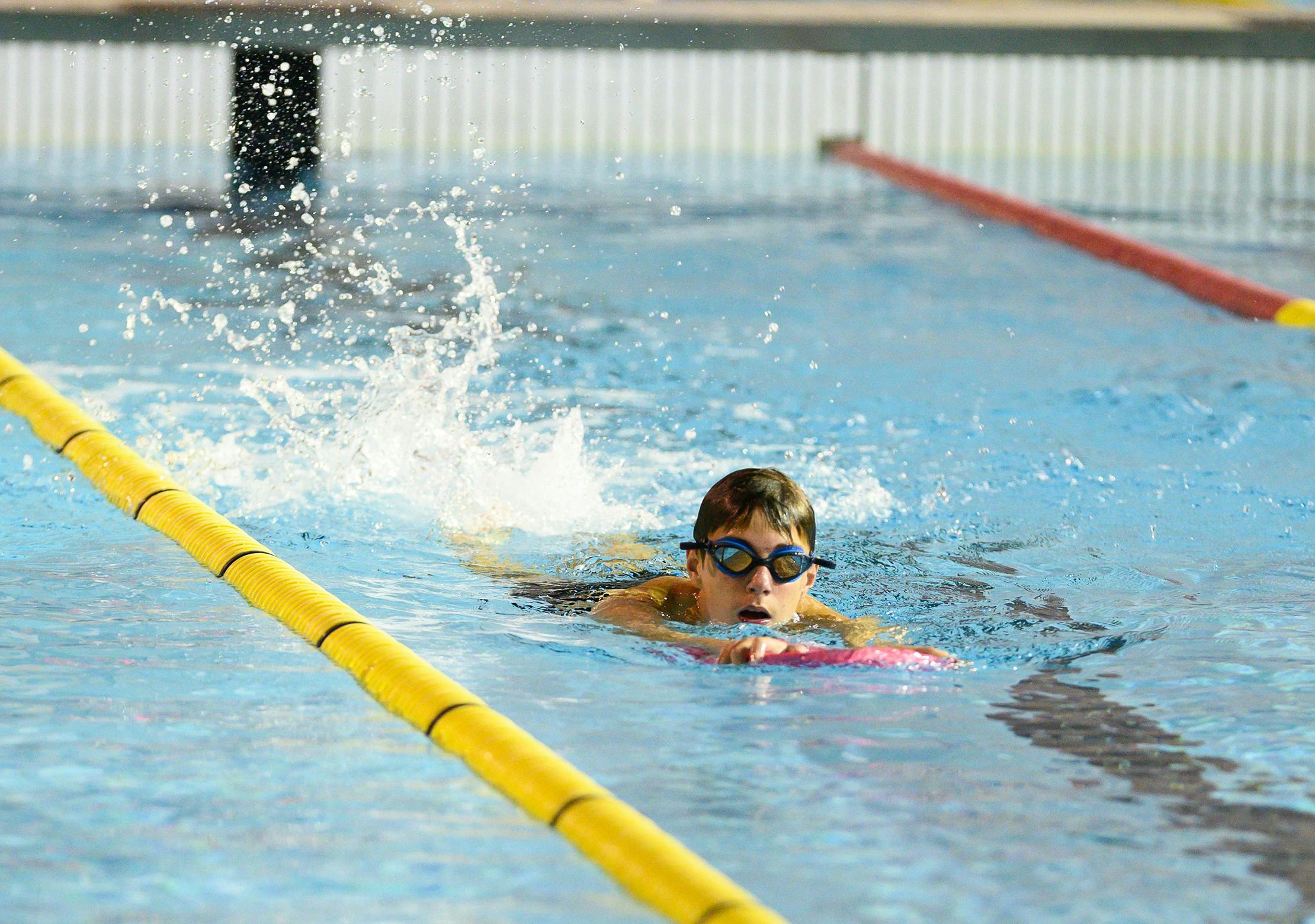 Natation 8 à 17 ans Junior 8 - Activités aquatiques jeunesse au CEPSUM