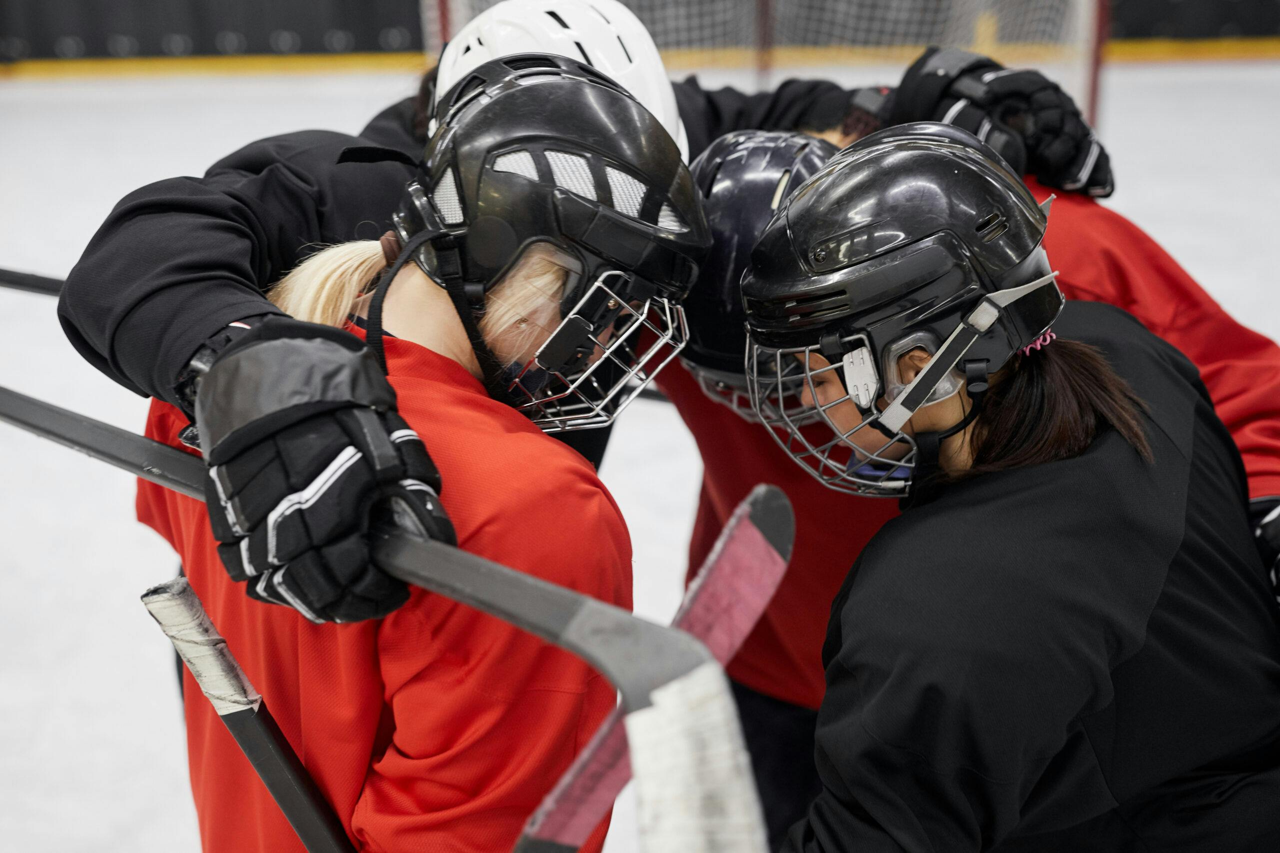 École Carabins hockey féminin | Camps de jour du CEPSUM